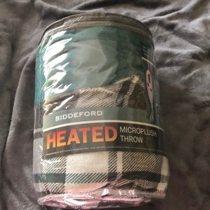 NIB heated microplush throw